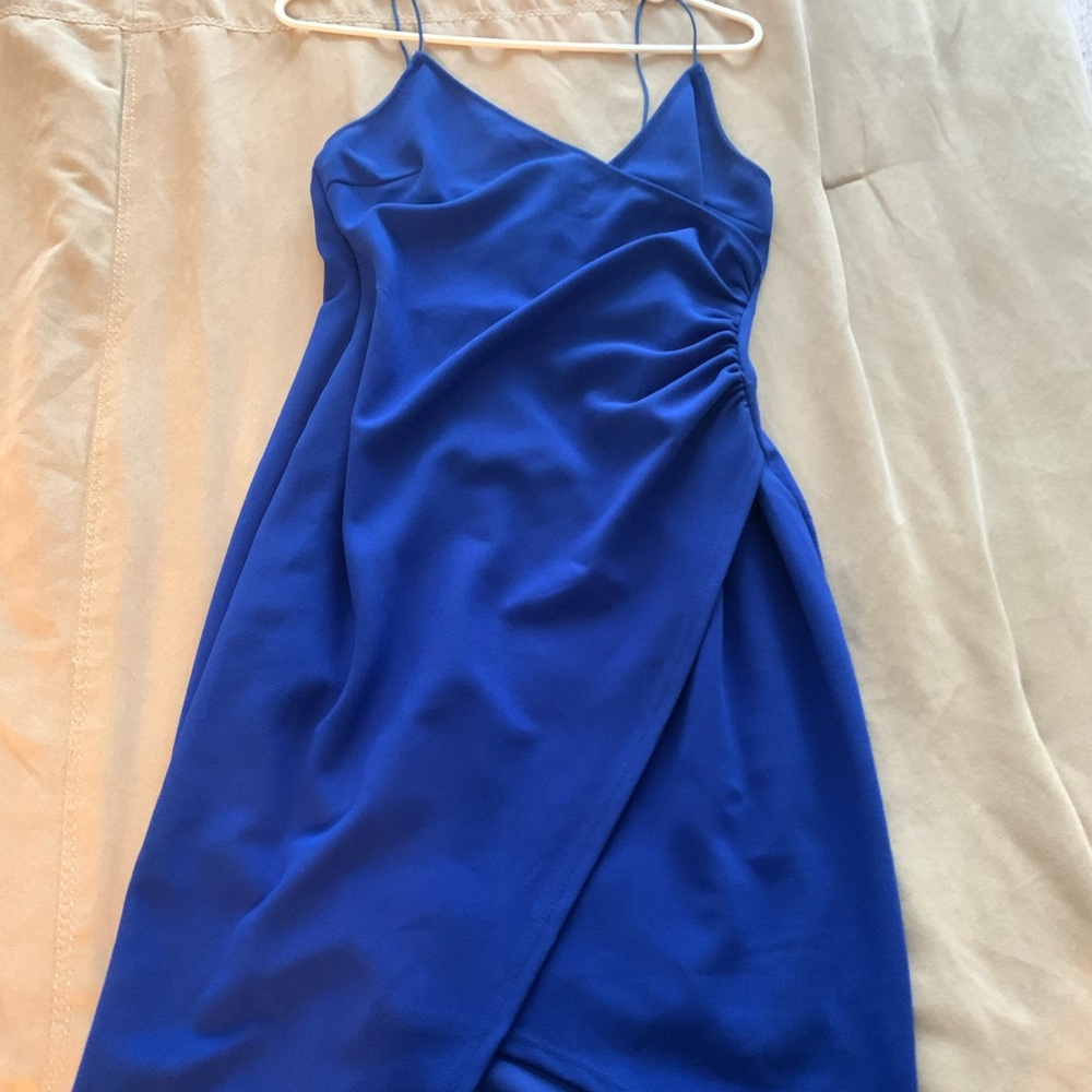 Blossom:10Australian brand- so it would fit a 4/6 - Picture 1 of 3